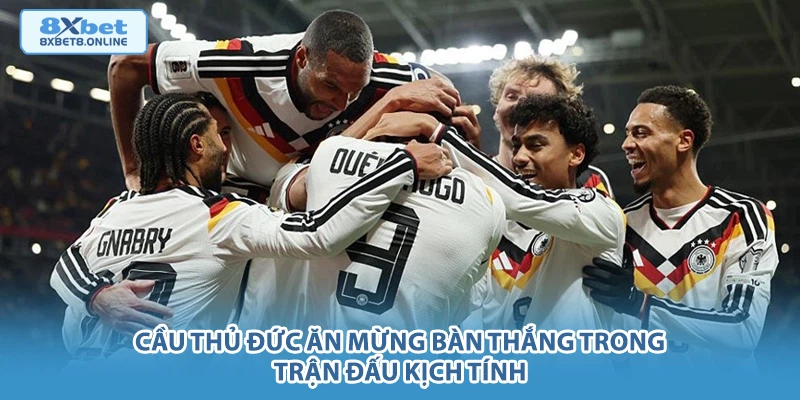 Cầu thủ Đức ăn mừng bàn thắng trong trận đấu kịch tính.
