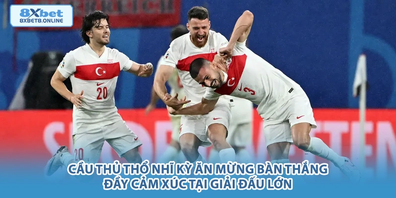 Cầu thủ Thổ Nhĩ Kỳ ăn mừng bàn thắng đầy cảm xúc tại giải đấu lớn.